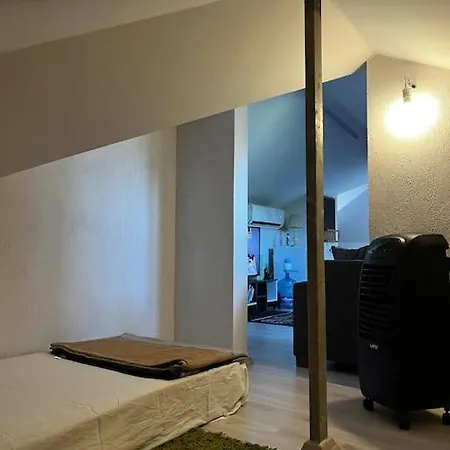 Kirevi 2 - Airport *