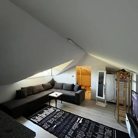 Kirevi 2- Airport Apartament *